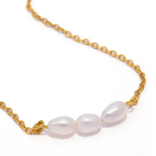 Dainty Pearl Necklace